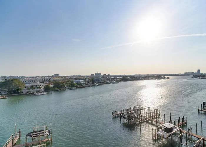Coastal W/ Harbor Views: Steps To Beach! Ferienhaus *